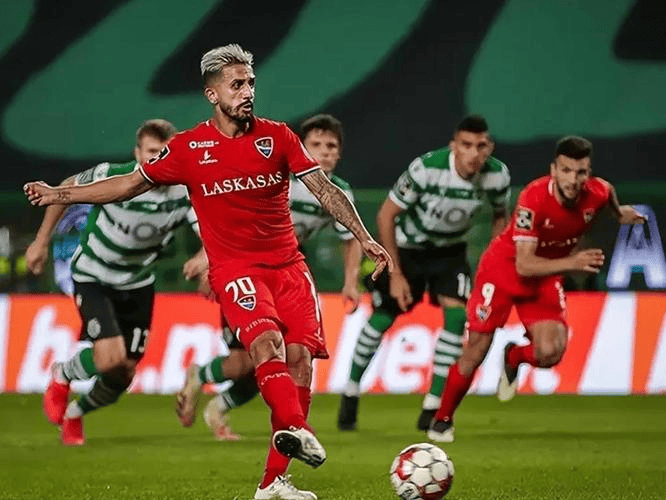 赛地聚焦：葡超赛前热度飙升，皇家马德里远射贴柱，气氛紧张，更衣室氛围转暖的简单介绍