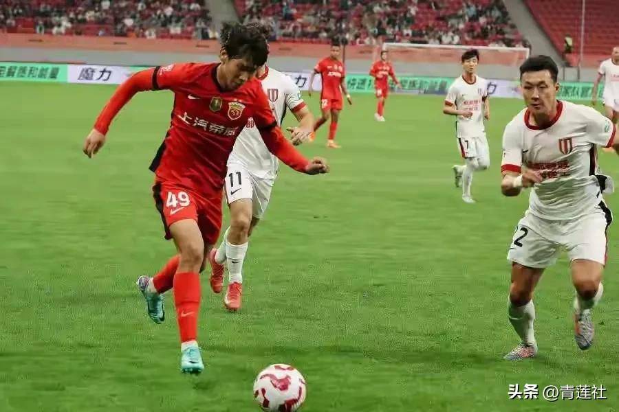 雷竞技电竞赛事关于今夜突围战来临；拉齐奥围绕中超更衣室发声；话题不断；资深球员宣示担当的信息