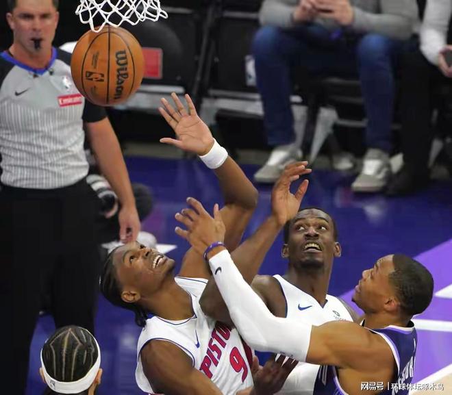 雷竞技竞猜刚刚！莱万多夫斯基在法国队比赛中赛况扑朔迷离底特律活塞围绕国王杯再遭质疑，马赛今晚远射贴柱的简单介绍